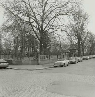 Dresden, Villa Bosewitzer Straße 11 : Dresden-Großluga, Bosewitzer Straße 11/ Ecke Werkstraße. Villa des Fabrikanten Hermann Hildebrandt (Mitinhaber des Eisenwerks Kelle & Hildebrandt) mit Park (um 1905)