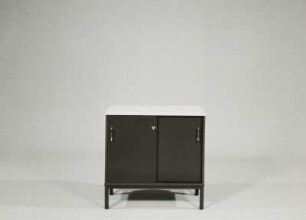 Kleiner Schrank (Modell 420)