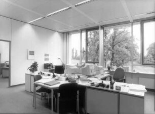 Dienstzimmer Geschäftsstelle/Sekretariat : Dresden-Südvorstadt, Zellescher Weg 17. Bürogebäude. Sächsische Landesbibliothek - Staats- und Universitätsbibliothek Dresden, Generaldirektion. Dienstzimmer Geschäftsstelle/Sekretariat