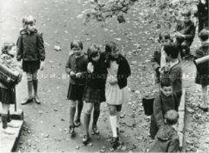 Kinder auf dem Schulhof