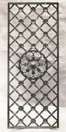 Kunstgeschmiedetes Heizkörpergitter. Haus der deutschen Mission in Moskau. Ausführung: Karl Bergmann, Kunstschlossermeister