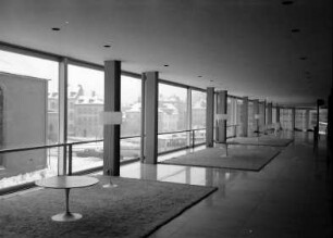 Baden-Baden: Augustabad [Landesbad], Flur mit Glasfassade