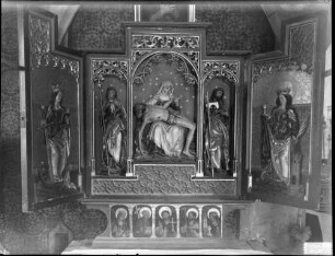 Lautenbach Katholische Wallfahrtskirche Maria Krönung Linker Seitenaltar geöffnet Pieta und Heilige (um 1520/1530)