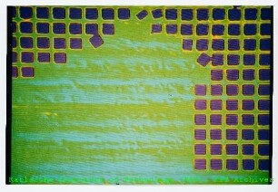 Rasterelektronenmikroskop (REM)-Aufnahme einer unbekannten Mikrostruktur des Instituts für Mikrostrukturtechnik (IMT)