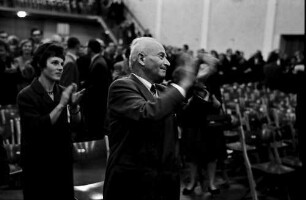Donaueschingen: Donaueschinger Musiktage; klatschendes Publikum