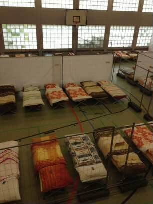 Unterbringung von Flüchtlingen in der Turnhalle des Freiherr-vom-Stein Gymnasiums