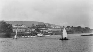 Dresden-Pillnitz. Personen-Seitenraddampfer "Blasewitz" (1900, Werft Laubegast) auf der Elbe vor dem Wasserpalais