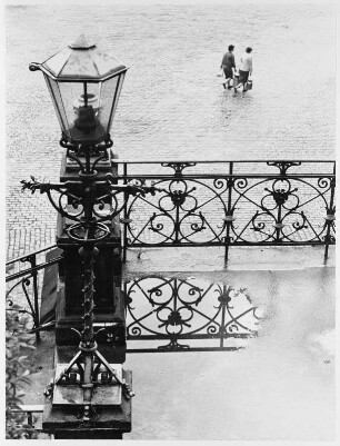 Kölhbrandtreppe : Blick von der Köhlbrandtreppe auf die Carsten-Rehder-Straße in Hamburg-Altona