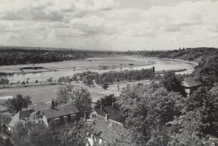 Dresden-Loschwitz. Blick in die Elbaue mit Albrechtsschlössern