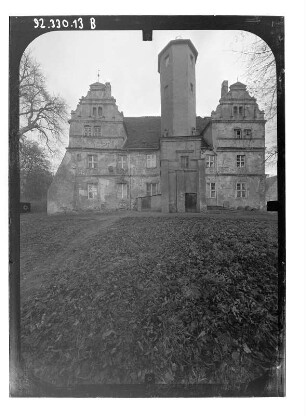 Groß Polzin-Quilow. Herrenhaus (2. H. 16. Jh., Umbau A. 17. Jh.). Hoffront