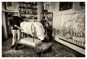 KRISTOF GRUNERT IN SEINEM ATELIER