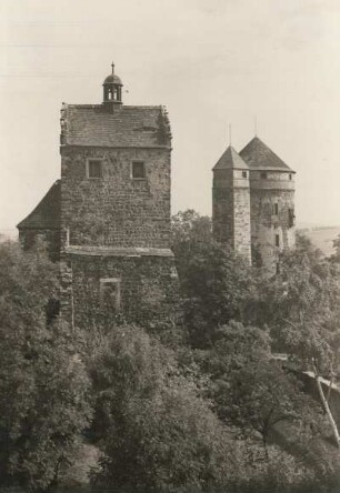 Burg Stolpen, Seigerturm : Blick vom Siebenspitzenturm auf Seigerturm (links) und Johannisturm (rechts)