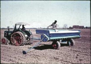 Radschlepper RS 14/30 mit Großflächendüngerstreuer D 385