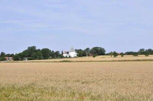 Aakirkeby - Rundkirche : Die Nylars kirke bei Aakirkeby ist eine von vier romanischen Rundkirchen auf der dänischen Ostseeinsel Bornholm. Aufgenommen am 28. Juli 2010