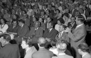 Freiburg: Stadthalle; Willy Brandt; Wahlversammlung; kommt in die Stadthalle