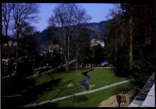 Badenweiler: Kurpark von der Terrasse des Thermalbades