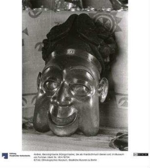 Messingmaske (Königsmaske), die als Wandschmuck dienen soll, im Museum von Fumban