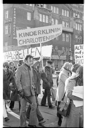 Kleinbildnegativ: Demonstration gegen den "Betten-Plan", 1973
