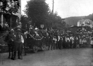 Schul- und Heimatfest - Festzug am Bahnhof Steinbach