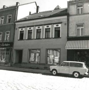 Auerbach, Friedensstraße 4. Wohnhaus mit Ladeneinbau. Straßenansicht