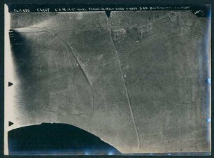 Foto der Ortschaft mit den Stellungen nördlich von Ecoust-Saint-Mein zwischen Arras und Cambrai (Luftbild)