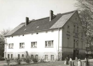 Schleife, Friedensstraße 68. Pfarrhof. Pfatthaus. Um 1860/1870. Gartenansicht
