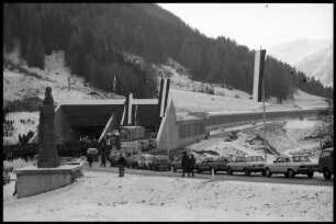 St. Anton: Einfahrtsrampe, Tunneleinfahrt [Eröffnungsfeierlichkeiten des Tunnels]
