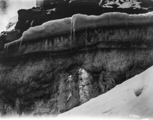 Berg : Von Schnee und Eis bedeckter Berg.