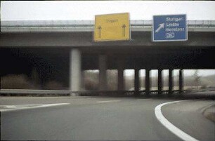 Ausfahrt aus Kreisel Nordwest (AK Hegau Richtung Singen) zu Fahrbahn West der B33 (Engen Richtung Singen)