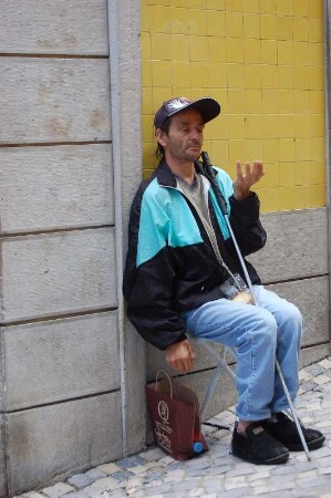 Blinder Bettler in der Kleinstadt Sintra bei Lissabon