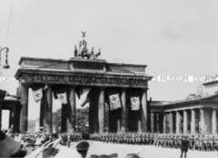 Parade der Legion Condor in Berlin "Unter den Linden"