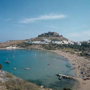 Lindos (Rhodos). Johanniter-Kastron, Badebucht, Ort und Johanniter-Kastron