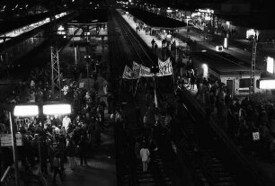 Freiburg im Breisgau: Besetzung des Freiburger Hauptbahnhofs im Rahmen einer Demo gegen den Golfkrieg