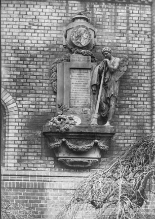 Epitaph für die Malerin Anna Dorothea Therbusch