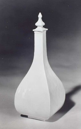 Sakeflasche mit Deckel