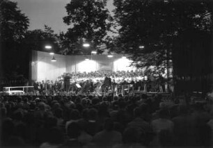 Roßwein. Schulfest 1964. Konzert auf der Schulwiese der Hauptschule (Geschwister-Scholl-Schule), Grafestraße 3. Nachtaufnahme