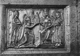Karlsschrein — Dach — Widmungsrelief