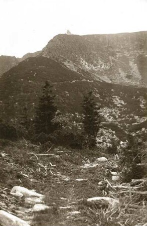 Blick zur Schneegrubenbaude : Riesengebirge. Blick nach der Schneegrube und Schneegrubenbaude, südlich von Agnetendorf (heute Jagniątków)