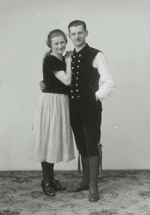 Hulda und Willy Hanisch in ländlicher Tracht