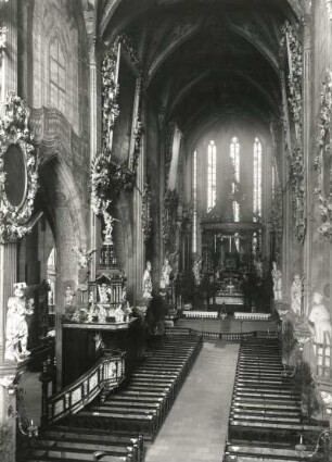 Schweidnitz, Pfarrkirche : Schweidnitz (Swidnica/Polen). Katholische Pfarrkirche Sankt Stanislaus und Wenzel. Inneres nach Osten mit Hochaltar und Ausmalung