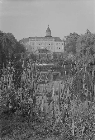 Wiesenburg/Mark. Schloss Wiesenburg, vom Schloßpark aus