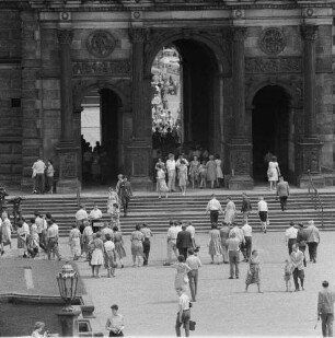 Dresden-Altstadt. Blick über den Zwingerhof zur Gemäldegalerie (1847-1855; G. Semper)
