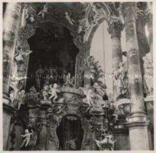 Steingaden, Wallfahrtskirche zum Gegeißelten Heiland auf der Wies, Altarbekrönung