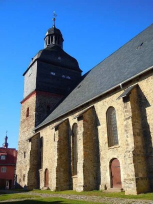 Harzgerode - Bergkirche Sankt Marien : Die Kleinstadt im Unterharz hat sich zum lokalen Wirtschaftsstandort und Touristenziel entwickelt. Die Bergkirche Sankt Marien dominiert das Stadtbild. Aufgenommen in Harzgerode am 16. Oktober 2011