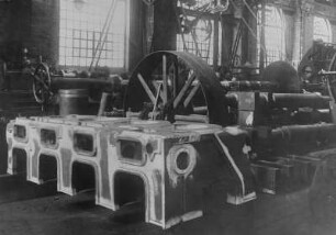 Kompressorloser Dieselmotor, Gestell (Deutz, Köln) : Technikgeschichte | Maschinenbau | Kraftmaschinen | Dieselmaschinen