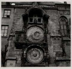 Das hunderttürmige Prag, Rathausuhr