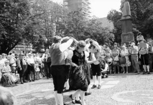 Freiburg: Rathausplatz; Tanz, Trachtengruppe aus dem Hotzenwald