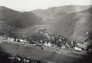 Ortsansicht. Blick über die Mosel