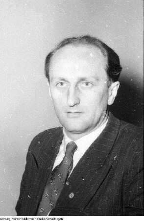 Dresden. Wolfgang Uhlmann (3. links vom Redner), Großmeister im Schach während des internationalen Schachturniers in Dresden, 1956 & Sport, 1956-1957