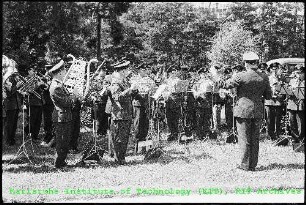 Konzert des Luftwaffen-Musikkorps auf dem Gelände des Kernforschungszentrums Karlsruhe (KfK)